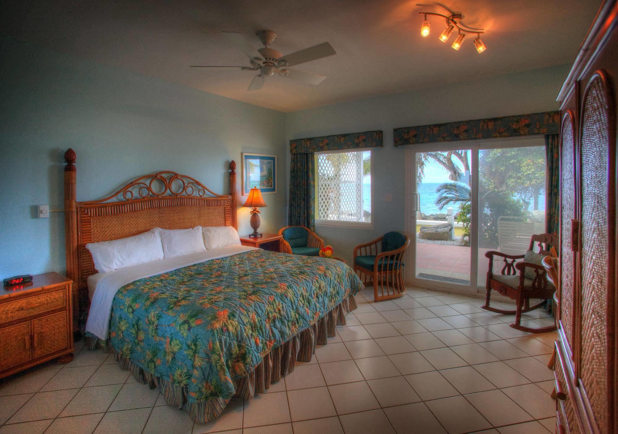 Tamarind Reef Resort Spa & Marina คริสเตียนสเต็ด ภายนอก รูปภาพ